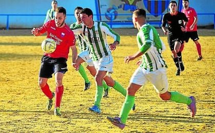 Alejandro Pérula, que la pasada campaña firmó 14 tantos en el Ibarburu, refuerza el ataque de La Liara Alejandro Pérula, que la pasada campaña firmó 14 tantos en el Ibarburu, refuerza el ataque de La Liara