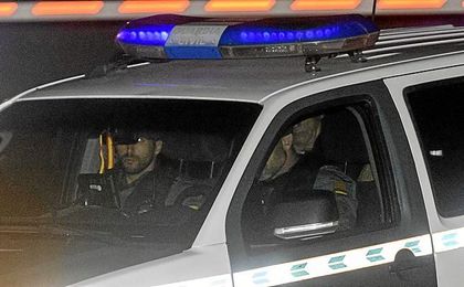 Villar, en un coche de la Guardia Civil. Villar, en un coche de la Guardia Civil.