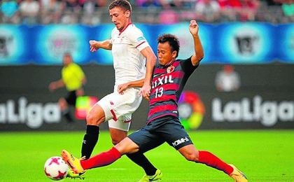Clément Lenglet, en el partido ante el Kashima Antlers. Clément Lenglet, en el partido ante el Kashima Antlers.