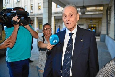 Manuel Ruiz de Lopera, a su llegada a los jugados. Manuel Ruiz de Lopera, a su llegada a los jugados.