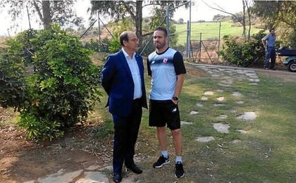 Tevenet, junto al presidente del Sevilla, José Castro Tevenet, junto al presidente del Sevilla, José Castro