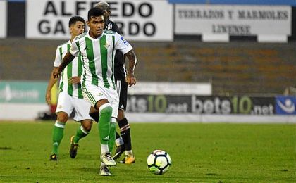 Nahuel conduce el esférico en el partido disputado entre Betis y Besiktas. Nahuel conduce el esférico en el partido disputado entre Betis y Besiktas.