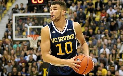El jugador procede de la Universidad americana de Carl Irvine El jugador procede de la Universidad americana de Carl Irvine
