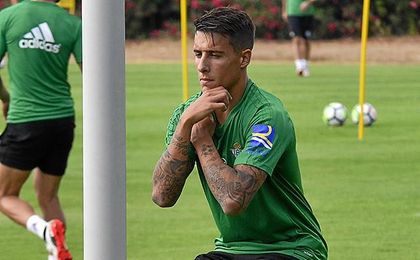 Cristian Tello, durante un entrenamiento en la Ciudad Deportiva Luis de Sol. Cristian Tello, durante un entrenamiento en la Ciudad Deportiva Luis de Sol.