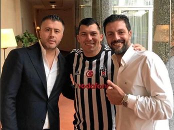 El Besiktas tiene un principio de acuerdo para el traspaso de Medel El Besiktas tiene un principio de acuerdo para el traspaso de Medel