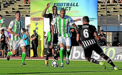 Víctor Camarasa es uno de los fichajes más caros del Real Betis en este mercado. Víctor Camarasa es uno de los fichajes más caros del Real Betis en este mercado.