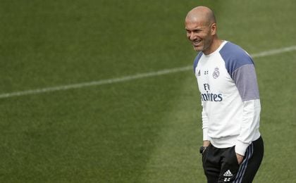 Zidane debe buscar el sustituto para Cristiano. Zidane debe buscar el sustituto para Cristiano.