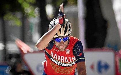 El 'Tiburón' Nibali muerde en Andorra; coletazo de Froome, nuevo líder El 'Tiburón' Nibali muerde en Andorra; coletazo de Froome, nuevo líder