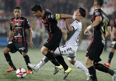 El líder Herediano enfrenta a Cartaginés y Alajuelense a Saprissa en el clásico del fútbol en Costa Rica El líder Herediano enfrenta a Cartaginés y Alajuelense a Saprissa en el clásico del fútbol en Costa Rica