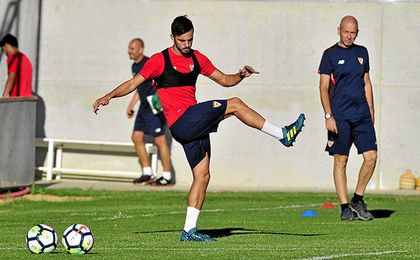 Sarabia: "El Sevilla tiene que ganar desde el primer momento" Sarabia: "El Sevilla tiene que ganar desde el primer momento"