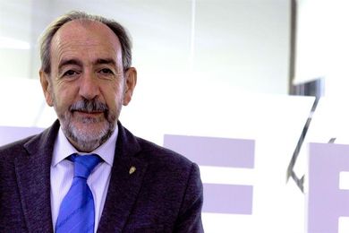Paco Díez pide que se anime a la selección "en un ambiente de respeto" Paco Díez pide que se anime a la selección "en un ambiente de respeto"