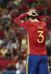 Piqué y los silbidos: cada balón, un plebiscito Piqué y los silbidos: cada balón, un plebiscito