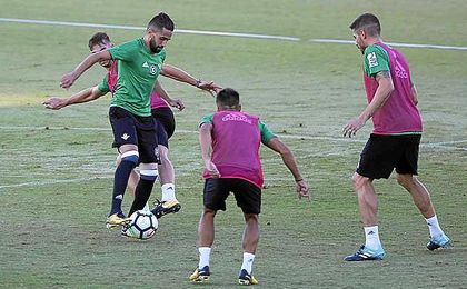 Primer entreno de Boudebouz con el grupo Primer entreno de Boudebouz con el grupo