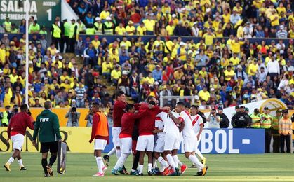 Perú amanece enamorado por el "histórico" triunfo de su selección en Ecuador Perú amanece enamorado por el "histórico" triunfo de su selección en Ecuador