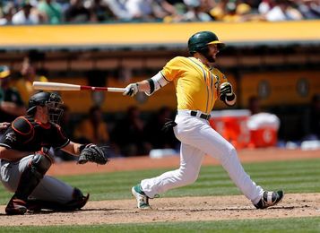 9-8. Lowrie define con sencillo el triunfo de los Atléticos 9-8. Lowrie define con sencillo el triunfo de los Atléticos