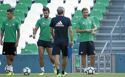 Setién ha tirado de Rafa Navarro. Setién ha tirado de Rafa Navarro.