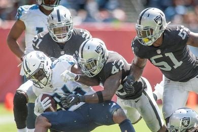 13-26. Carr volvió inspirado y ganador con los Raiders ante Mariota 13-26. Carr volvió inspirado y ganador con los Raiders ante Mariota