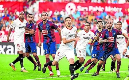 Lenglet y Carriço cuajaron un gran partido ante el Eibar. Lenglet y Carriço cuajaron un gran partido ante el Eibar.