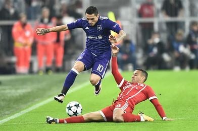 3-0. El Bayern resuelve sin brillo el duelo ante un Anderlecht con diez hombres 3-0. El Bayern resuelve sin brillo el duelo ante un Anderlecht con diez hombres
