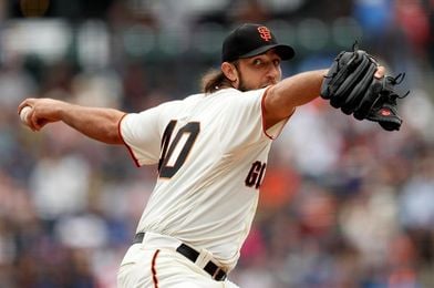 2-1. Bumgarner domina a los Dodgers, que pierden a dos jugadores 2-1. Bumgarner domina a los Dodgers, que pierden a dos jugadores