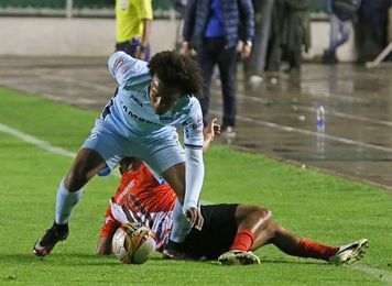 Beñat San José gana el duelo de españoles a Ángel Pérez en la liga boliviana Beñat San José gana el duelo de españoles a Ángel Pérez en la liga boliviana