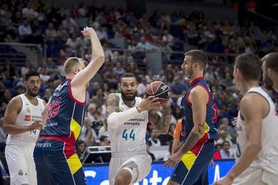 94-88. Causeur se pone los galones de mando en su debut como madridista 94-88. Causeur se pone los galones de mando en su debut como madridista