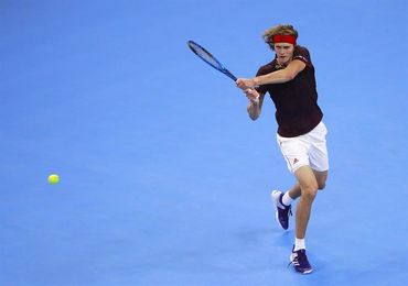 Zverev pasa a semifinales y se clasifica para el Masters de Londres Zverev pasa a semifinales y se clasifica para el Masters de Londres