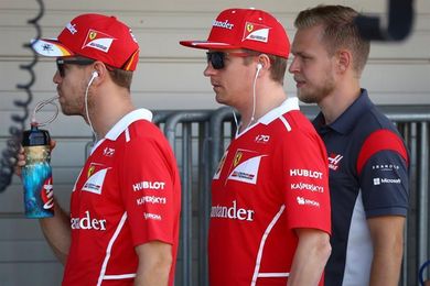 Vettel: "No hay que ser un genio para ver que se me escapa el Mundial" Vettel: "No hay que ser un genio para ver que se me escapa el Mundial"