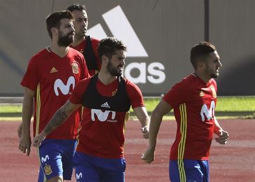 Busquets disputa su partido 100; debut de Viera como titular Busquets disputa su partido 100; debut de Viera como titular