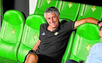 Setién ha cambiado las críticas al banquillo por elogios. Setién ha cambiado las críticas al banquillo por elogios.