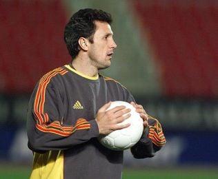 Gica Popescu se plantea sacarse la licencia PRO de entrenador Gica Popescu se plantea sacarse la licencia PRO de entrenador