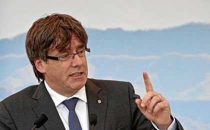 Puigdemont declara la independencia... pero la deja en suspenso Puigdemont declara la independencia... pero la deja en suspenso