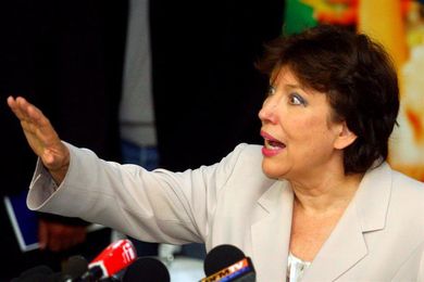 Nadal reclama 100.000 euros a Roselyne Bachelot por acusarle de dopaje Nadal reclama 100.000 euros a Roselyne Bachelot por acusarle de dopaje