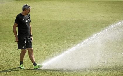 Setién ha tocado el techo de sus estrenos como entrenador en la elite. Setién ha tocado el techo de sus estrenos como entrenador en la elite.