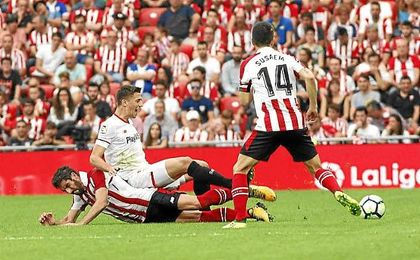 Lenglet, en un lance del encuentro en San Mamés. Lenglet, en un lance del encuentro en San Mamés.