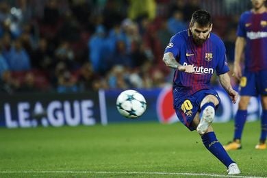 El Barça se entrena bajo la lluvia tras enfilar anoche el camino a octavos El Barça se entrena bajo la lluvia tras enfilar anoche el camino a octavos