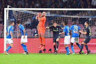El Nápoles se atasca ante la defensa del Inter, pero sigue líder (0-0) El Nápoles se atasca ante la defensa del Inter, pero sigue líder (0-0)