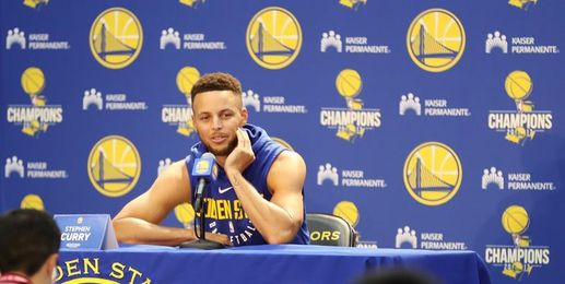 Curry fue multado con 50.000 dólares por lanzar un protector bucal contra un árbitro Curry fue multado con 50.000 dólares por lanzar un protector bucal contra un árbitro