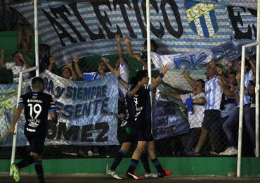 Tucumán vence a Vélez 1-0 y se mete en las semifinales de la Copa Argentina de fútbol Tucumán vence a Vélez 1-0 y se mete en las semifinales de la Copa Argentina de fútbol