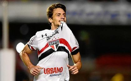 El brasileño Rodrigo Caio celebra un gol con el Sao Paulo. El brasileño Rodrigo Caio celebra un gol con el Sao Paulo.