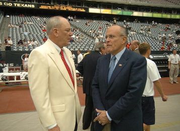 Dueño de Texans compara jugadores NFL como "prisioneros" y agrava la crisis Dueño de Texans compara jugadores NFL como "prisioneros" y agrava la crisis
