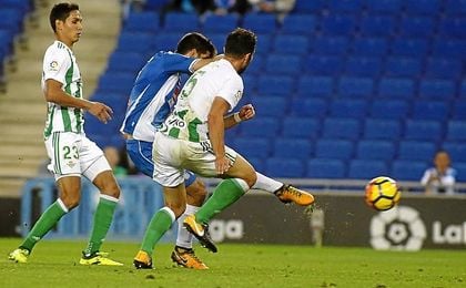 Momento en el que Gerard Moreno remata tras recibir en una posición ilegal. Momento en el que Gerard Moreno remata tras recibir en una posición ilegal.