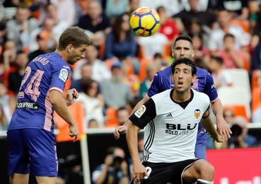 Parejo: "Nuestro objetivo no es el Barça sino sumar de tres en tres" Parejo: "Nuestro objetivo no es el Barça sino sumar de tres en tres"