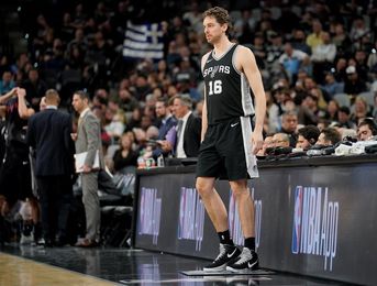 87-94. Ante los Spurs, Antetokoumpo con un doble-doble pone fin a mala racha de los Bucks 87-94. Ante los Spurs, Antetokoumpo con un doble-doble pone fin a mala racha de los Bucks