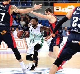 87-77. El Baskonia no da opción al Joventut y reconduce el rumbo 87-77. El Baskonia no da opción al Joventut y reconduce el rumbo