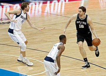 Pau Gasol e Ibaka ayudan a Spurs y Raptors a conseguir sendos triunfos Pau Gasol e Ibaka ayudan a Spurs y Raptors a conseguir sendos triunfos