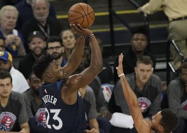 124-118. Butler conduce a los líderes Timberwolves que hunden a los Magic 124-118. Butler conduce a los líderes Timberwolves que hunden a los Magic