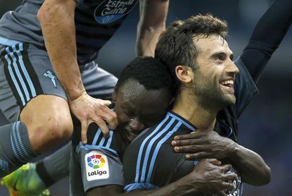 Giuseppe Rossi llega a Italia para pasar reconocimiento médico con el Génova Giuseppe Rossi llega a Italia para pasar reconocimiento médico con el Génova