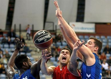 81-76. Henk Norel lidera al Gipuzkoa Basket a su cuarta victoria 81-76. Henk Norel lidera al Gipuzkoa Basket a su cuarta victoria