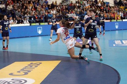 15-32. España foguea a sus nuevas "guerreras" 15-32. España foguea a sus nuevas "guerreras"